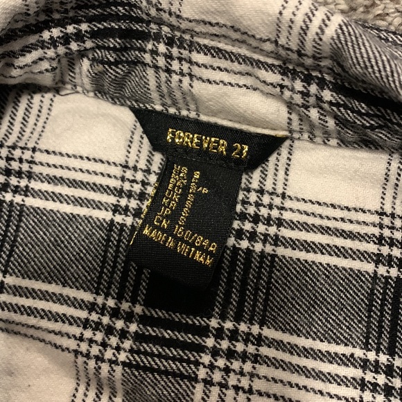 Forever 21 Plaid flannel button up - Picture 3 of 4